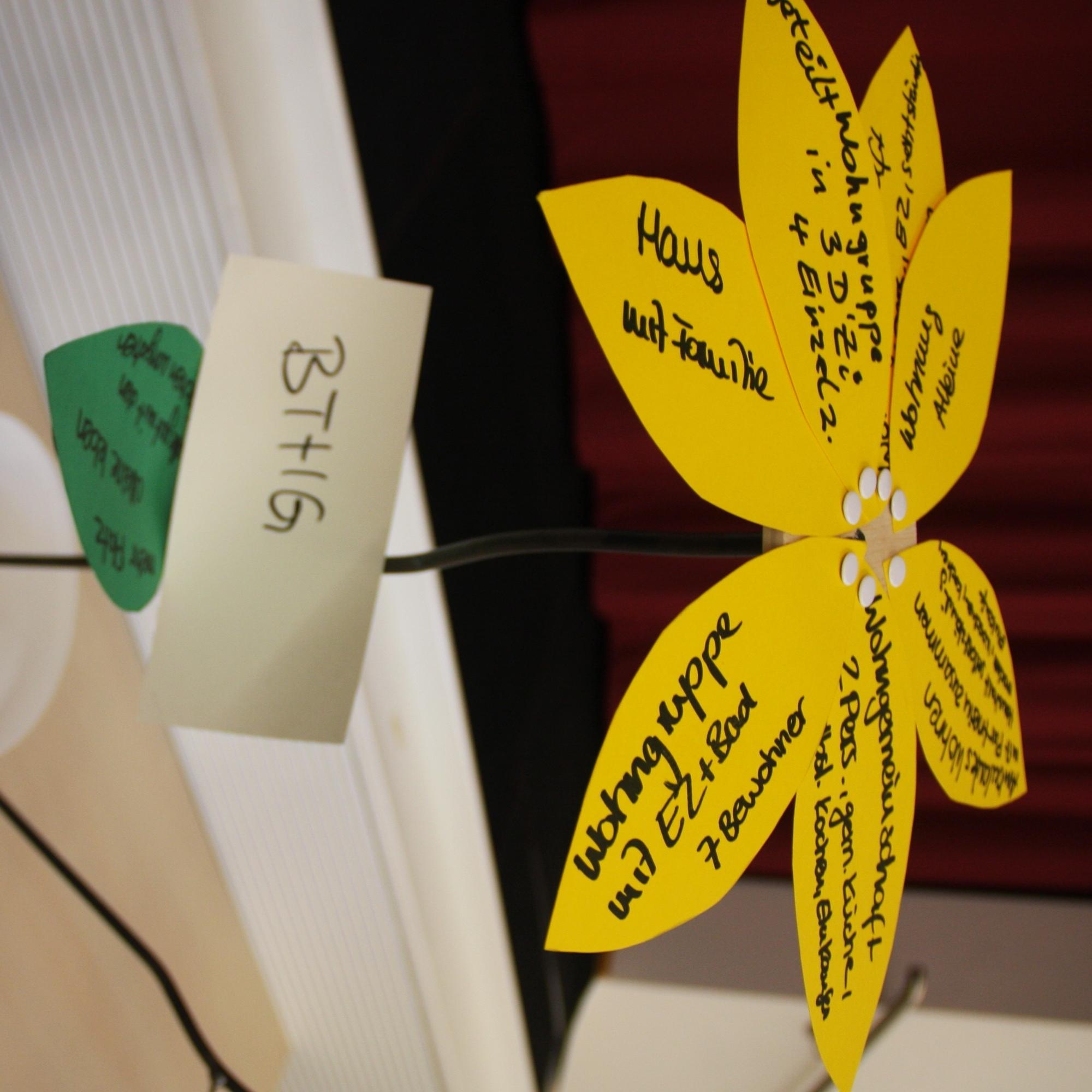 Blume mit Wünschen von Menschen mit Behinderung