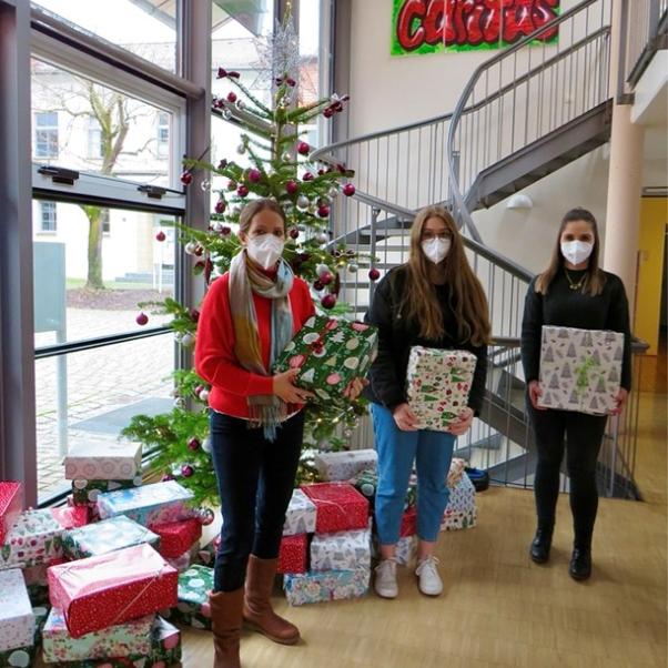 Lady Circle Päckchen Übergabe