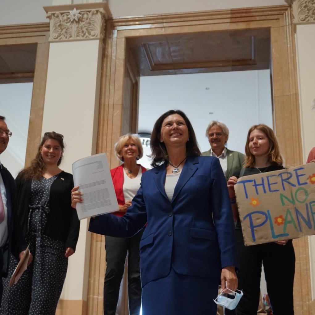 Übergabe der Petition 'Bayernplan für eine soziale und ökologische Transformation'