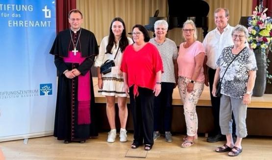 Weihbischof Gössl mit unseren Ehrenamtlichen